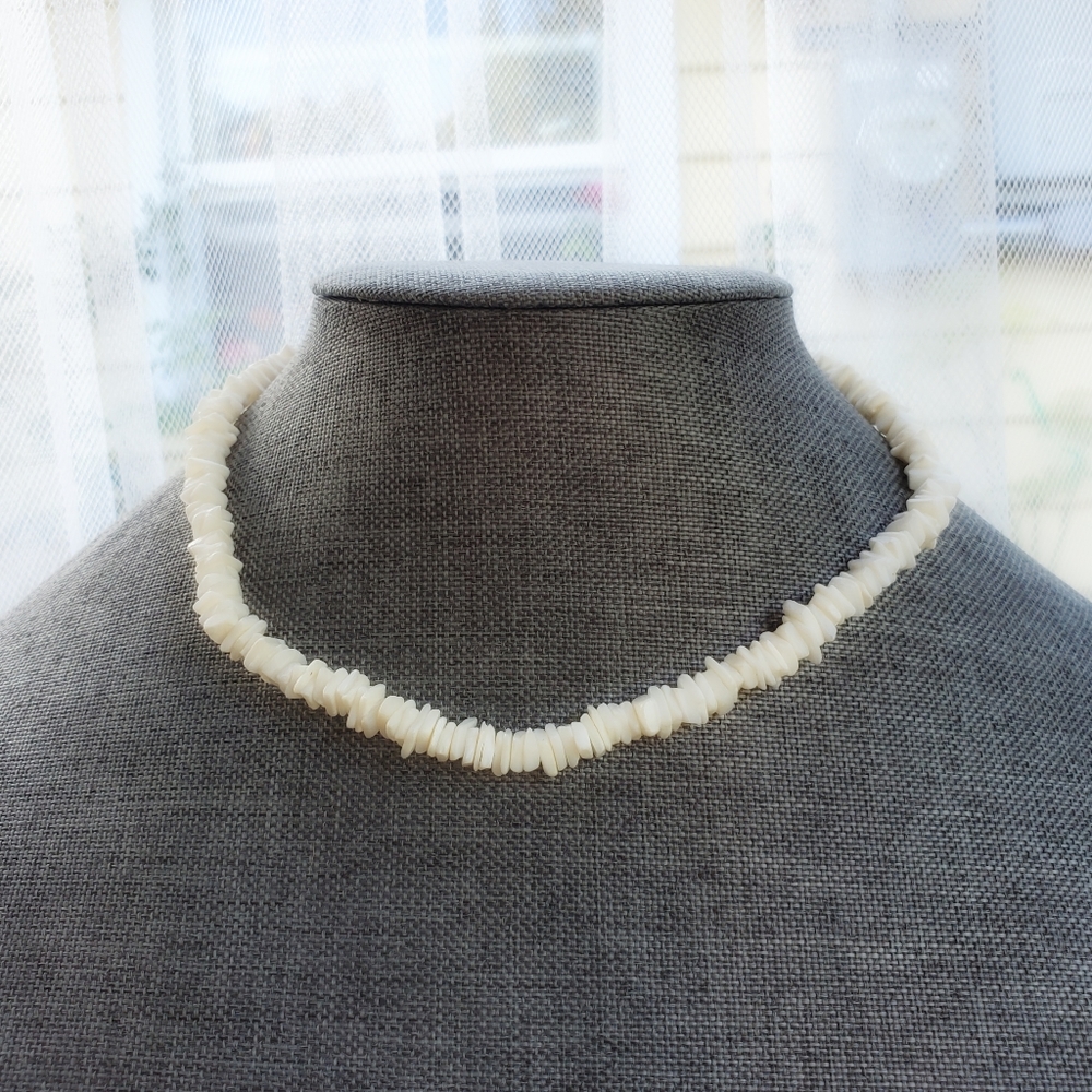 Vintage white heishi shell surfer boho necklace MCM puka